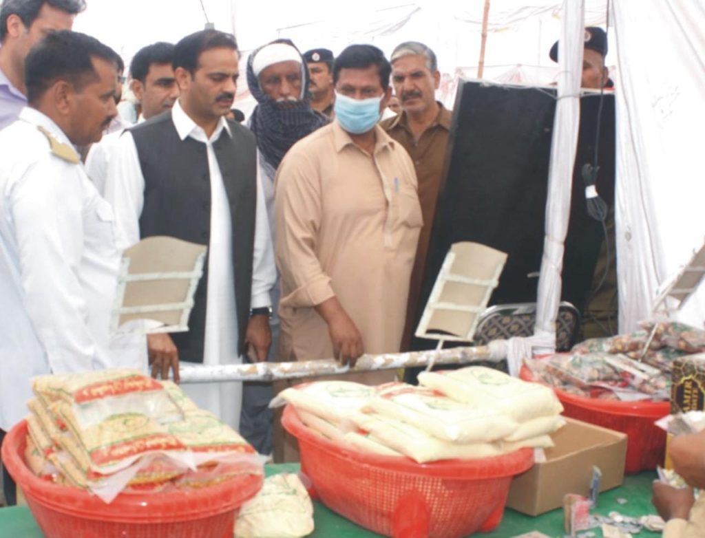 DC Visits Ramadan Bazaar Company Bagh Sargodha